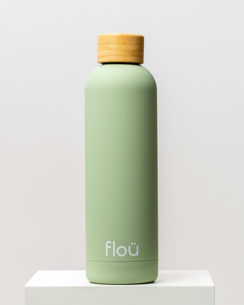 Double wall insulated water bottle with bamboo lid - pea green